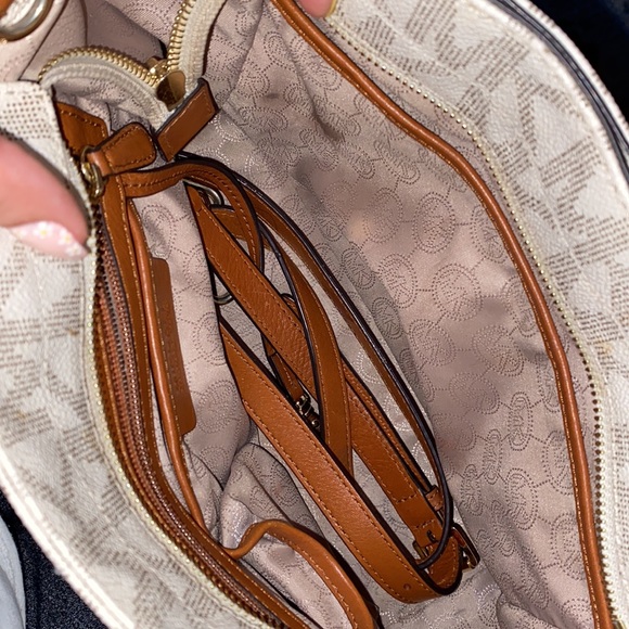 Authentic Michael Kors Handbag - Picture 4 of 5